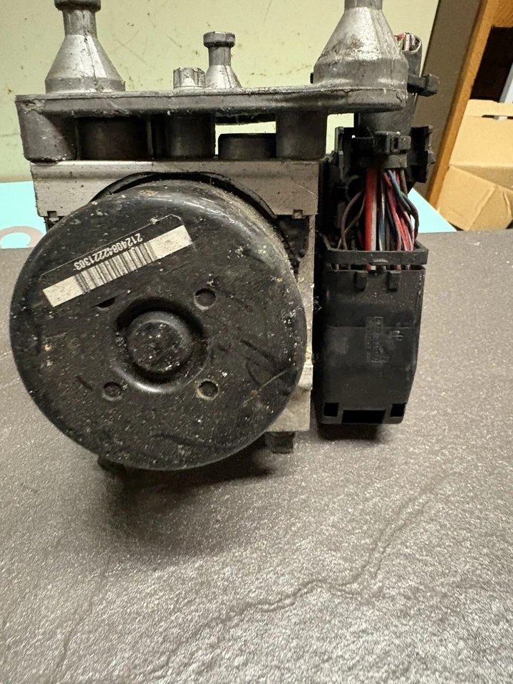 MERCEDES W204 BRAKE PUMP ABS ESP HYDRAULIC BRAKING A2044312012  A2049012500  - Image 3 of 4