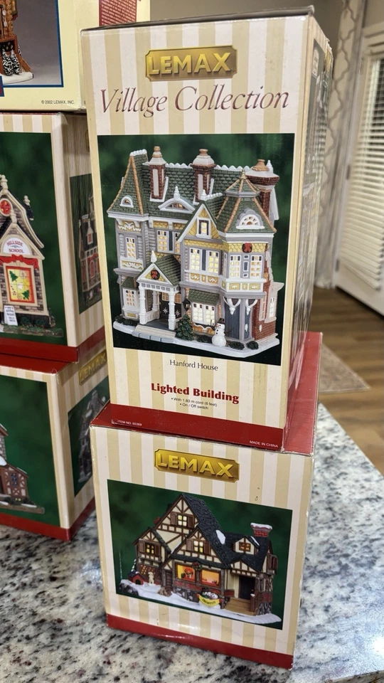 10 piece Lemax Christmas Village Collection Lighted - Image 4 of 4
