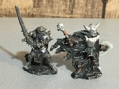 A24859 UNBRANDED METAL TABLETOP OLD OOP D&D FANTASY KNIGHTS SWORDSMEN MINIATURES