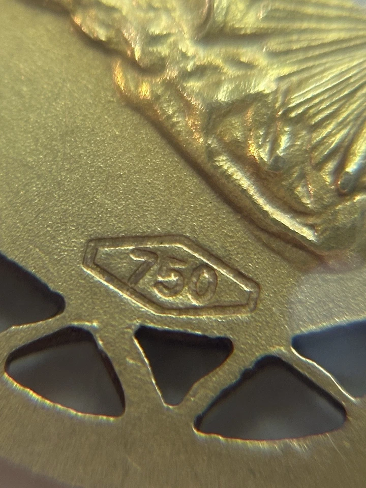 Colgante de oro amarillo macizo de 18 quilates “Nuestra Señora de Fátima” y “Sagrado Corazón de Jesús” Foto 3 de 4