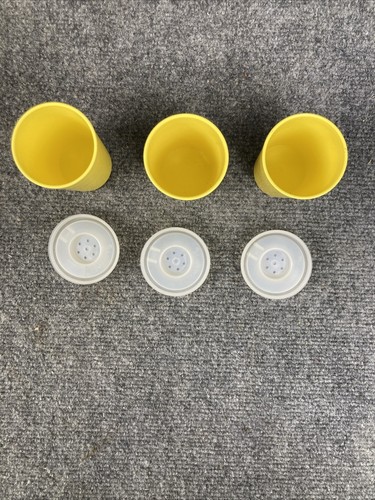 Vtg Tupperware Wall Rack, 3 Spice Shakers Containers w/ Flip Top Lids & Labels - Picture 12 of 14