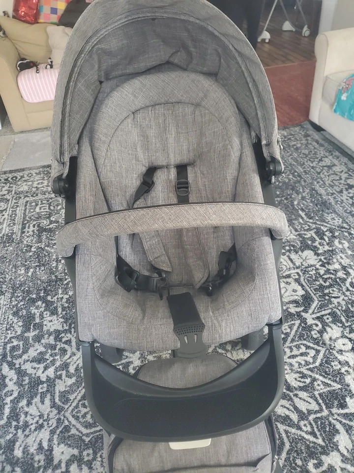 Cochecito de bebé Stokke Xplory asiento estilo moisés de diseño gris Foto 3 de 4