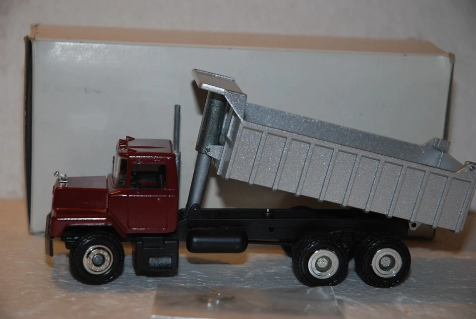 1/50 Conrad Camion Mack 3 assi - Immagine 2 di 2