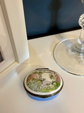 Caja de rapé parche esmaltado George III Staffordshire una bagatela del paisaje de Buxton
