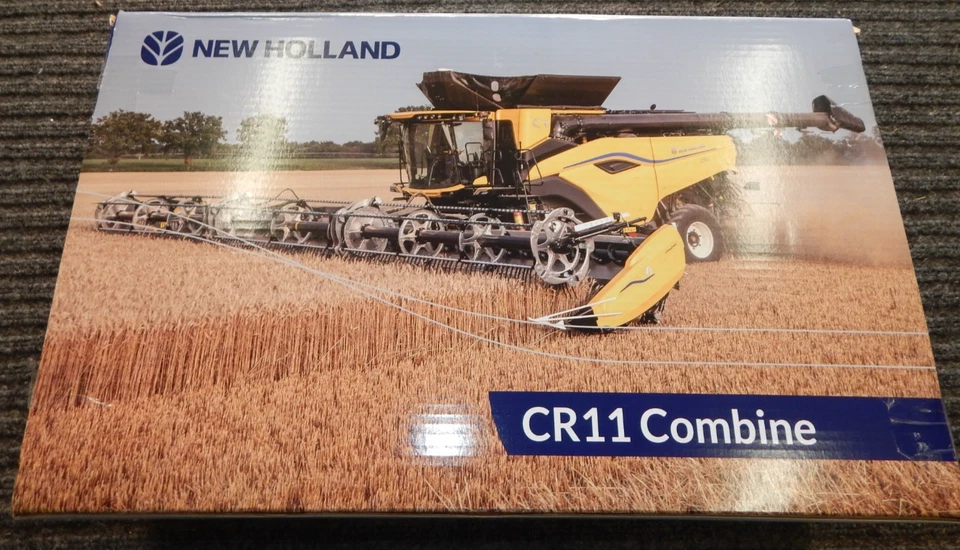 BRITAINS NEW HOLLAND CR11 COMBINE HARVESTER 43403 PRESTIGE COLLECTION BNIB 1:32 - Image 2 of 4