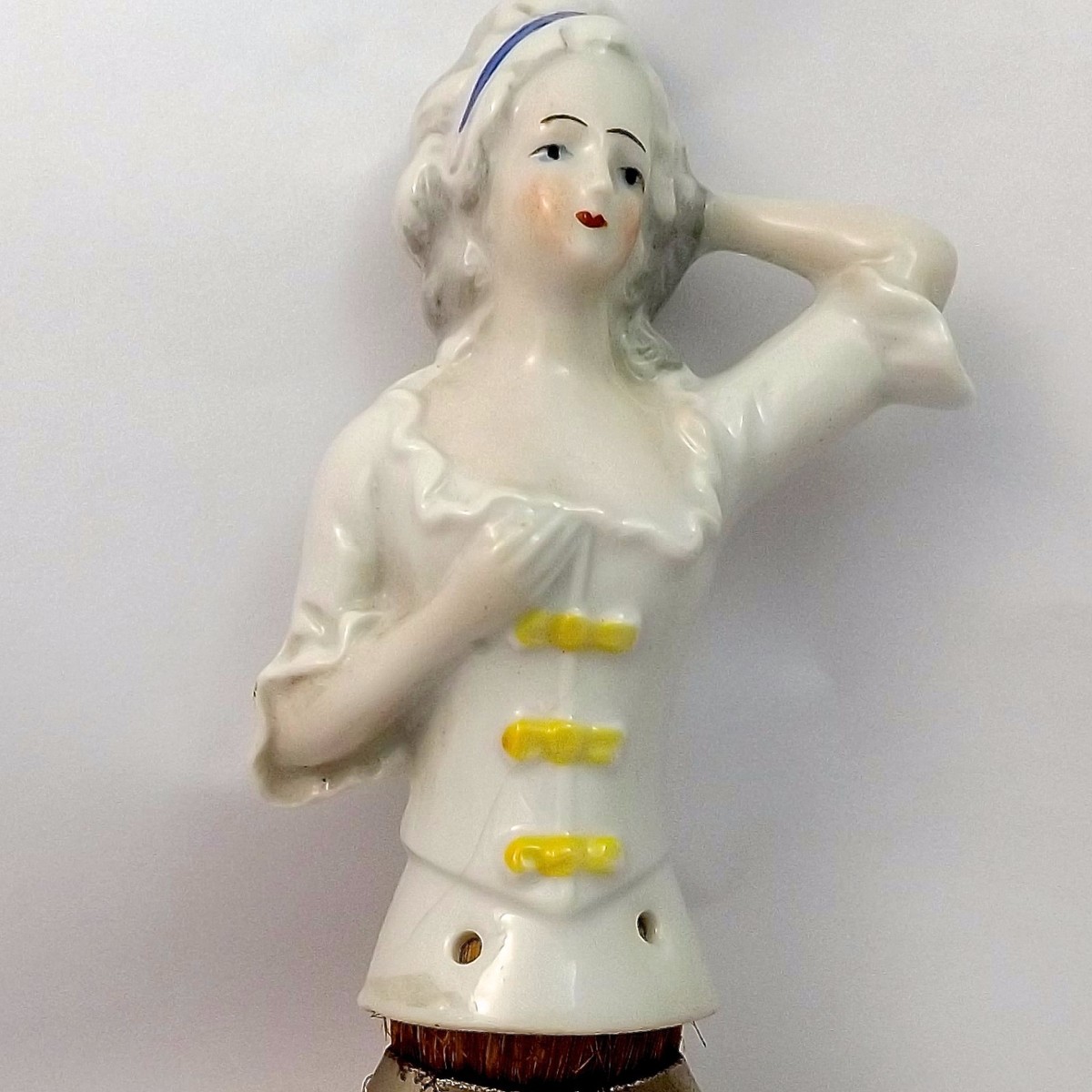 Ancienne Brosse à Vêtements En Porcelaine Peinte à La Main, Femme Risquée, Fabrication Allemande