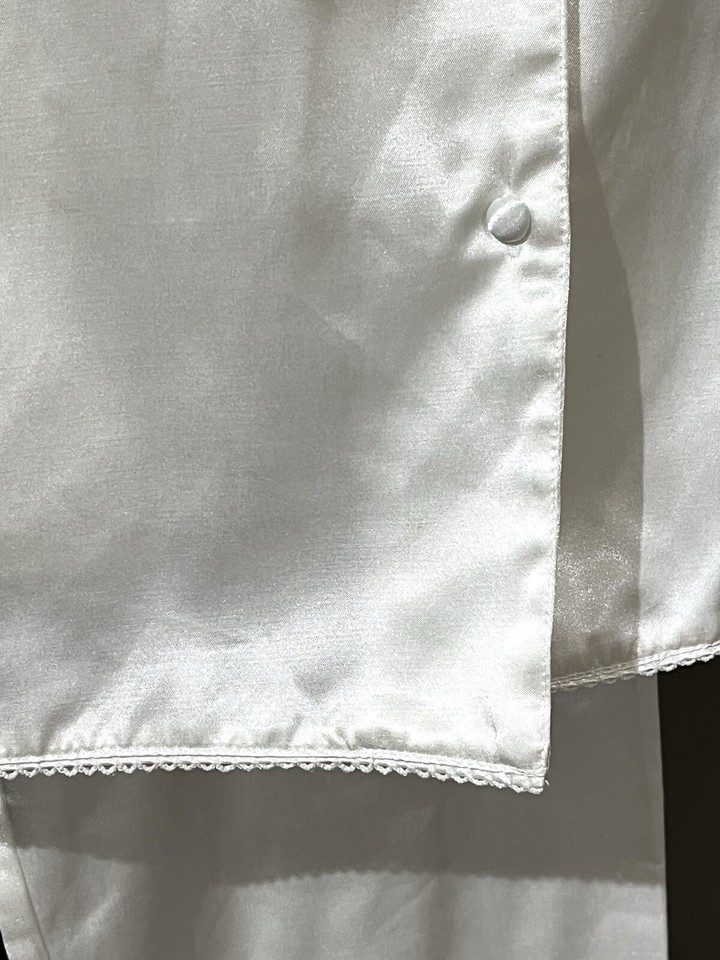 Labeaux 2 Piece Long Sleeve Ivory Satin Pajama Set Lace Trim Sz. Medium