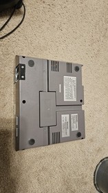 Nintendo Entertainment System (NES) (Console w controller) (No power adapter)