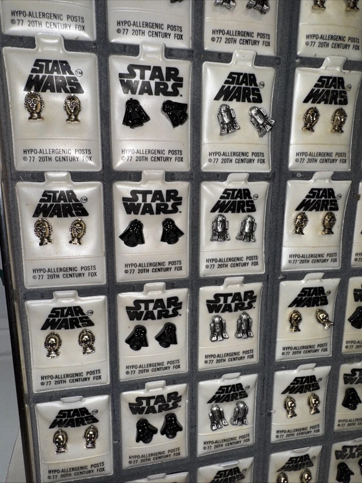 VINTAGE STAR WARS 1977 Jewlery Collection- Earrings/Pins Store Display Full 🔥 - Image 3 of 4