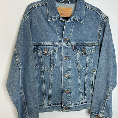 LEVI'S Denim Jean Jacket Relaxed Trucker Blue Light Wash Vtg Red