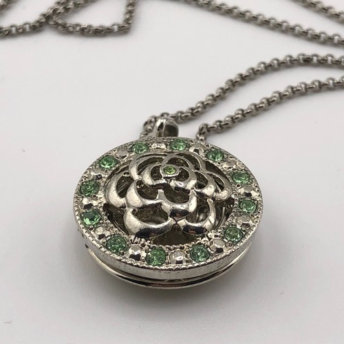 Floral Locket Pendant Necklace Green & Silver Tone Round Floral Design Festival - Picture 11 of 15