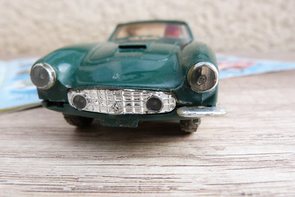 jouet ancien slot car scalextric voiture circuit ferrari 250 GT et catalogue - Photo 2/4