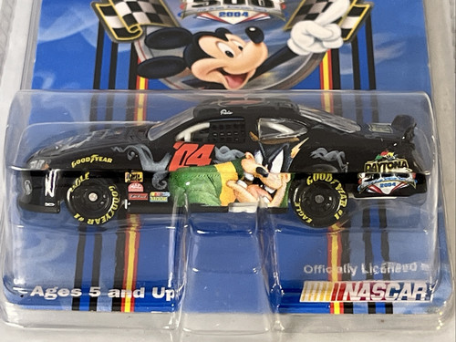 Disney Nascar 2004 Daytona 500 Mickey Friends Goofy Pete 2 Car Set NEW Sealed - Imagen 6 de 8
