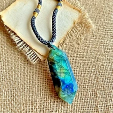 Natural Labradorite Crystal Point Pendant Healing Protection Amulet Necklace New