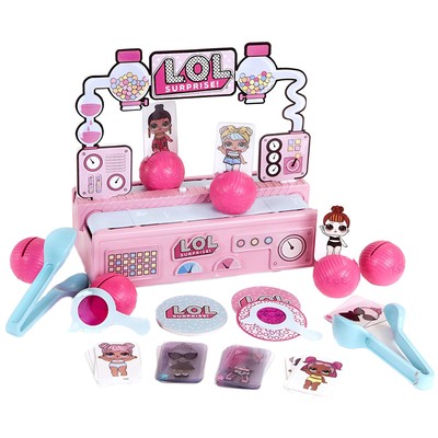 Surprise Fashion Factory Paper Doll Dress Up Game for