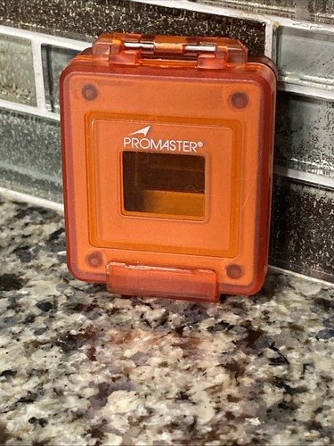 PROMASTER UNIVERSAL MEMORY CARD SD Card CARRYING CASE - WEATHERPROOF  holder