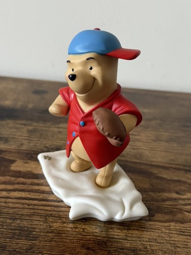 Winnie The Pooh And Friends Figurines Pooh Glad You’re On My Team Disney - Picture 2 of 10