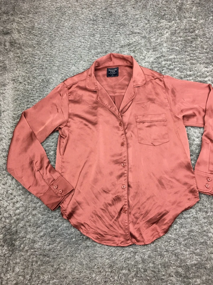 Camisa de pijama Abercrombie & Fitch para mujer talla pequeña roja/marrón abotonada sedosa Foto 3 de 4