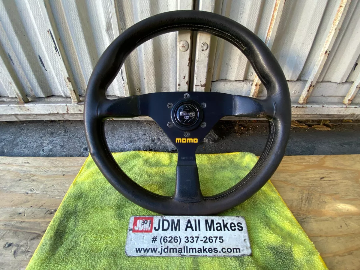 Steering wheel Model No. TYP V35 KBA 70068 MOMO MOMO STEERING WHEEL