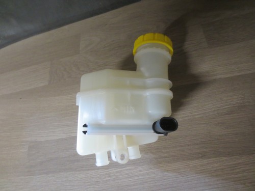 Ford KA 08-20 1.2 Brake Master Cylinder Expansion Reservoir Part No 1560825 - Picture 2 of 4