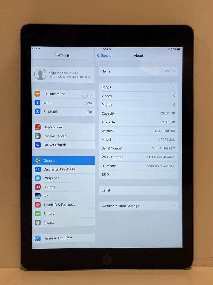 Apple iPad 5th Gen., 32GB, Wi-Fi, 9.7