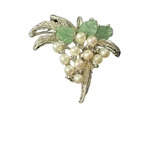 Vtg Silver Tone Grape Bunch Genuine Pearls & Beautiful Jade Leaves Brooch 1.75” 