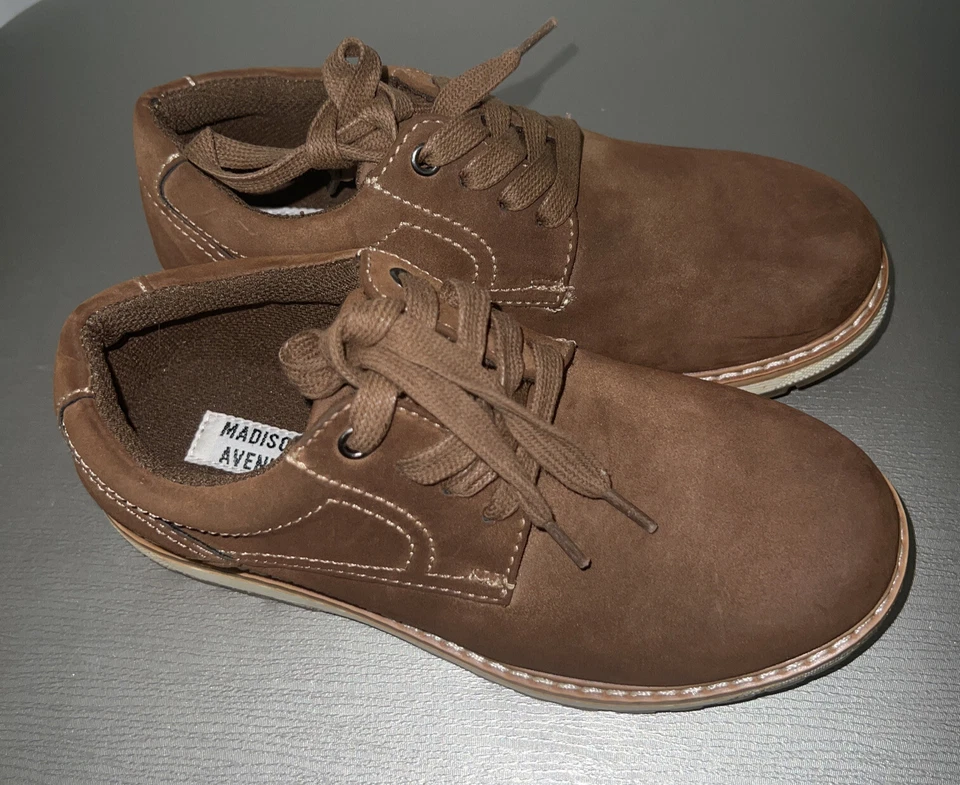 Zapatos sin cordones Madison Avenue Big Boys talla 13M marrón (usados en excelente estado) Foto 3 de 4