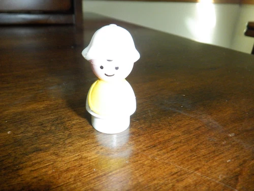 VINTAGE 1986 FISHER PRICE LITTLE PEOPLE NURSERY BABY WITH BIB FIGURE