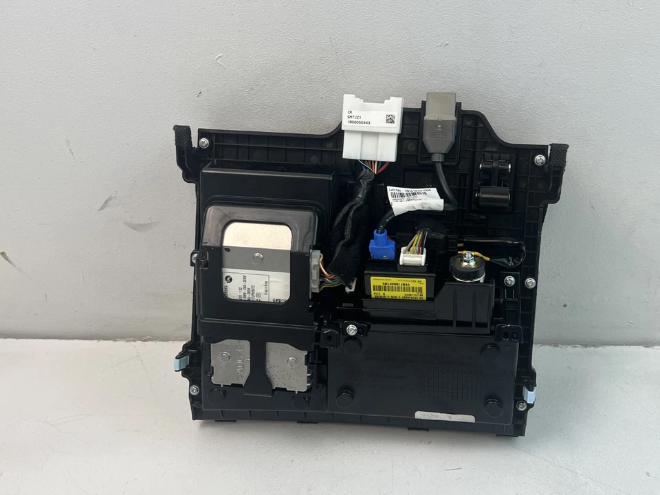 2018-2021 KIA STINGER CENTER CONSOLE STORAGE COMPARTMENT TRAY 84680-J5620 OEM - Image 2 of 4