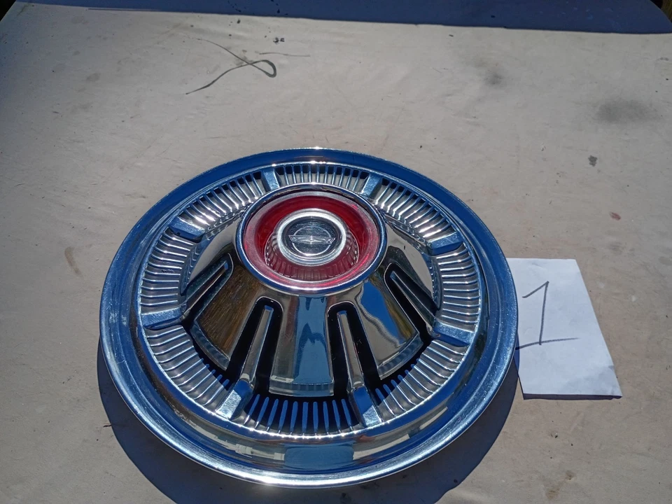 Vintage Ford Bronco / F100 hubcaps (set of 5) - Image 4 of 4