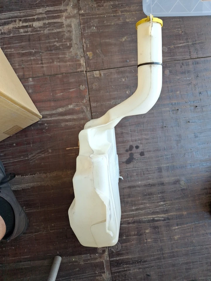 Dodge Caravan Washer Fluid Resevoir - Image 4 of 4