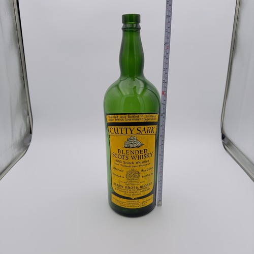 VINTAGE CUTTY SARK BLENDED SCOTCH WHISKEY GLASS DISPLAY BOTTLE MADE IN UK 18.5” - Picture 5 of 8
