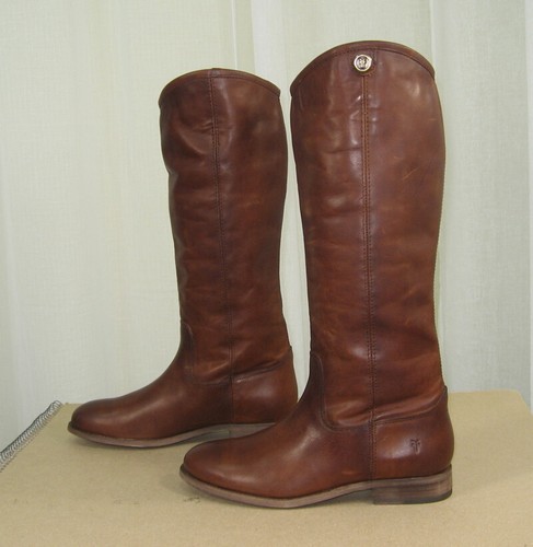 NUEVO FRYE Mujer Melissa Botón 2 Rodillas Alto Cuero Botín EE. UU. 8 Coñac Cuero 75449 - Imagen 8 de 12