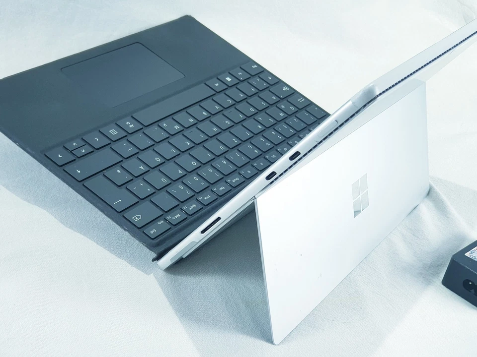 Microsoft Surface Pro8 1982 I5-1145G7/16GB/256Gb 13" 2880x1920 5G B-Ware #011 - Bild 4 von 4