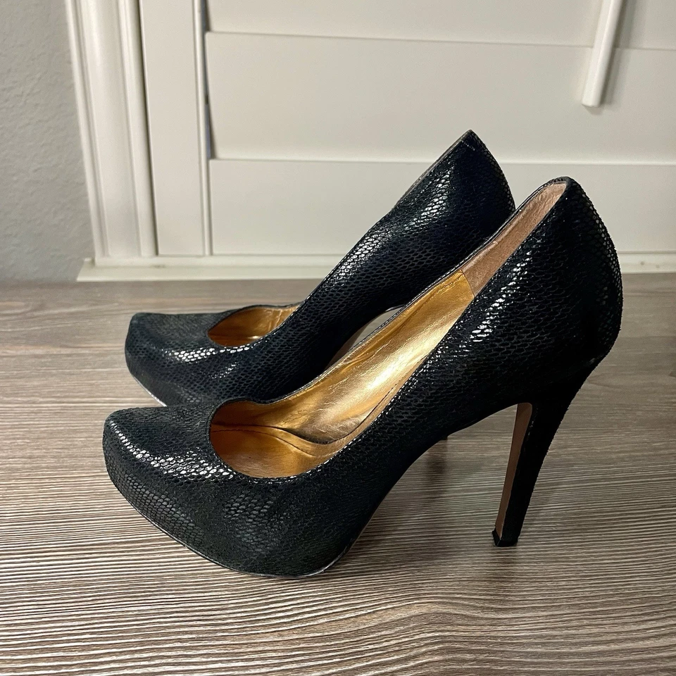 BCBGeneration Tacones Bomba Desfile Cuero Negro Serpiente Plataforma Stiletto Punta 7M Foto 4 de 4