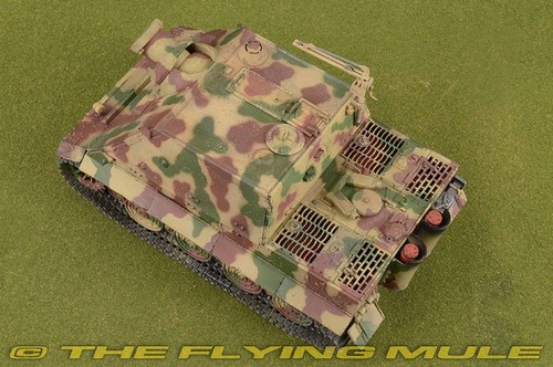 Forces of Valor 1:32 Sd.Kfz.181 Sturmtiger German Army PzStuMrBtr 1002 w/2 - Picture 7 of 8