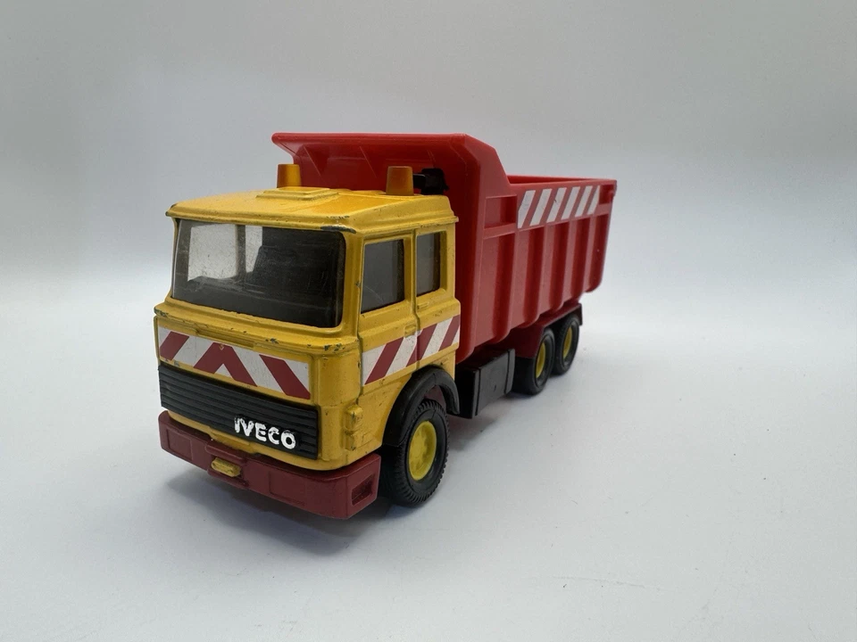 Matchbox Super Kings Iveco Tipper Truck K139 Vintage Die Cast Truck - Image 2 of 4