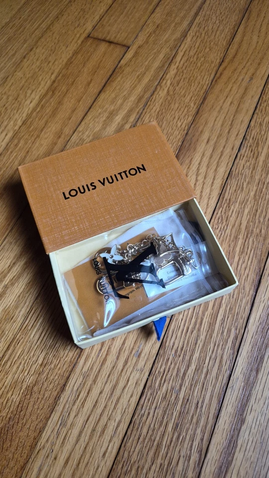 Подвеска для сумки с мешком для пыли и подарочной коробкой - Изображение 4 из 4