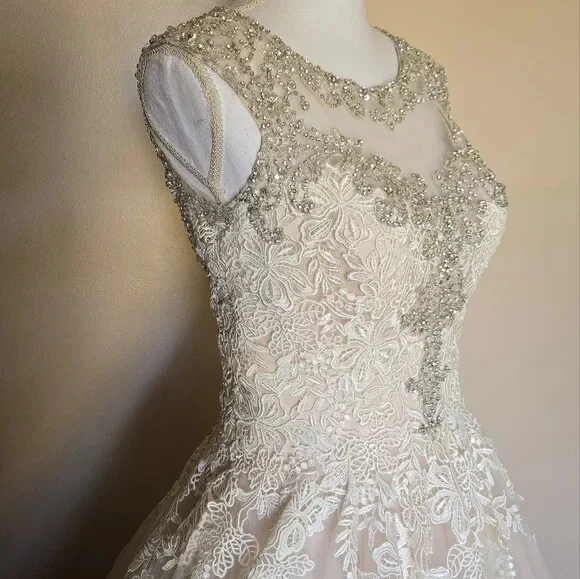 Vestido de novia Allure Bridals 9323 champán Foto 3 de 4