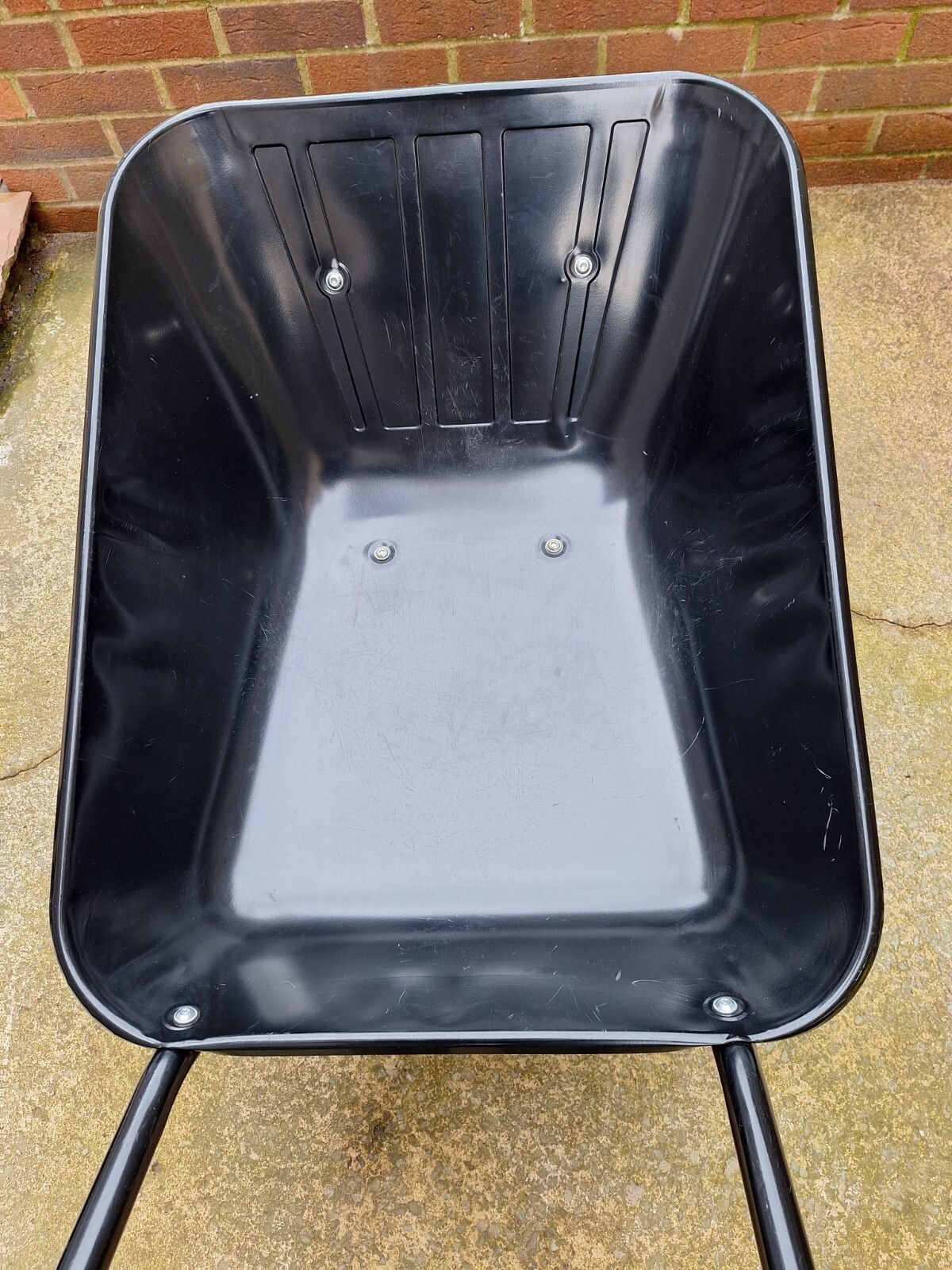 Walsall Wheelbarrows 85L Heavy Duty Builders Barrow Black Only 6 Months Old. 5036610001811
