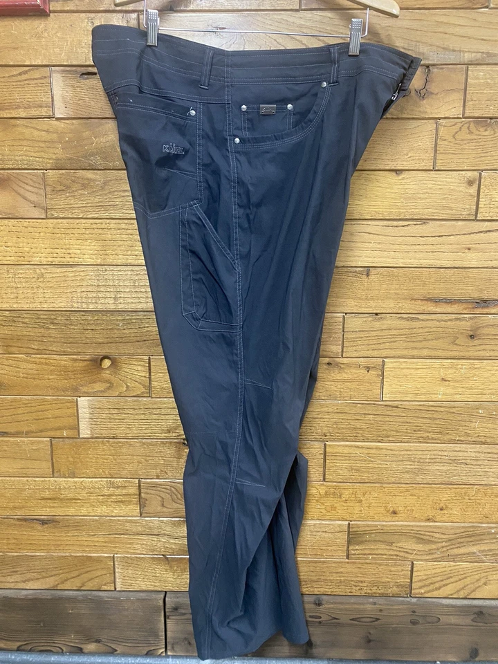 Pantalones de senderismo Kuhl Born In The Mountains para hombre negros/grises talla 40x32 Foto 4 de 4