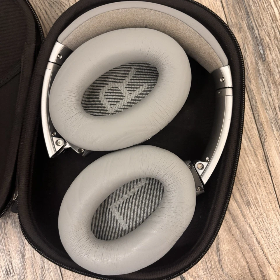 Fones de ouvido Bose 425948 QuietComfort QC35 cancelamento de ruído prata - TESTADO - Imagem 4 de 4