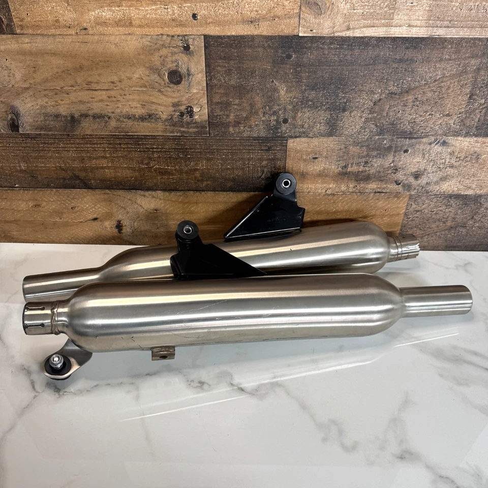 JUEGO SILENCIADOR TUBO ESCAPE CEPILLADO TRIUMPH BONNEVILLE T100 Foto 2 de 4