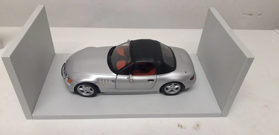 1/18 BMW Z3 Roadster 1,9 soft top - 1998 - silver - UT Models - Immagine 2 di 4