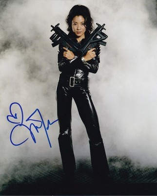MICHELLE YEOH signed Autogramm 20x25cm JAMES BOND in Person autograph ACOA