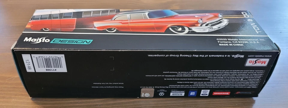 Remolque Volkswagan Van Samba y Alameda Maisto Design 1:64 Tow & Go - negro/blanco Foto 4 de 4