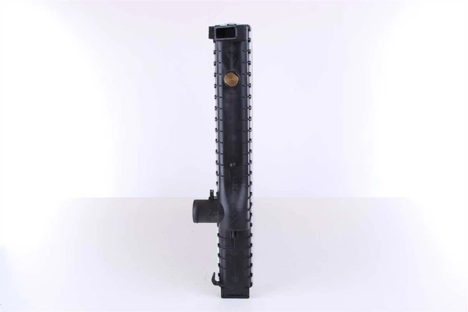 Radiador compatible con BMW 540i 740i 1991-1995, 740iL 850Ci NISSENS NORTH AMERICA INC. Foto 3 de 4