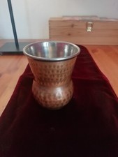 Anfora/ Coppa  in rame con lavorazione a sbalzo