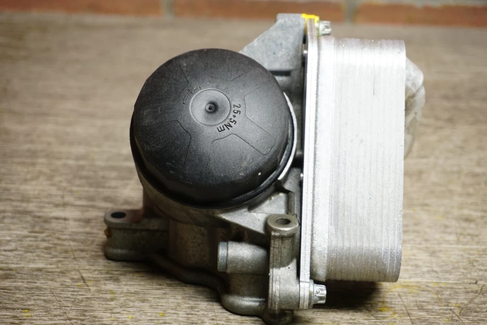 BMW 228I XDRIVE F23 2015-2016 2,0 L motor gasolina filtro aceite carcasa enfriador 76 k OEM Foto 2 de 4