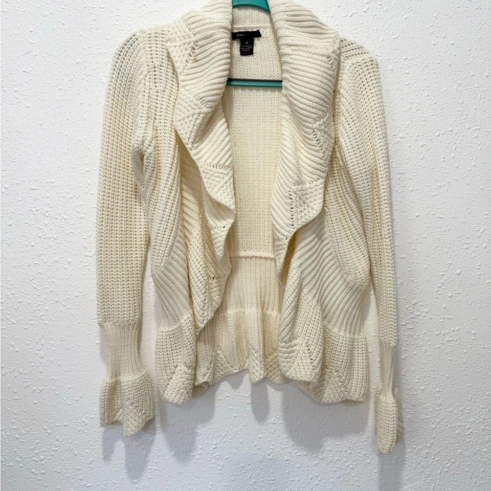 BCBGMaxAzria Jersey Cuello Chal Delantero Abierto Punto Volantes M Foto 2 de 4